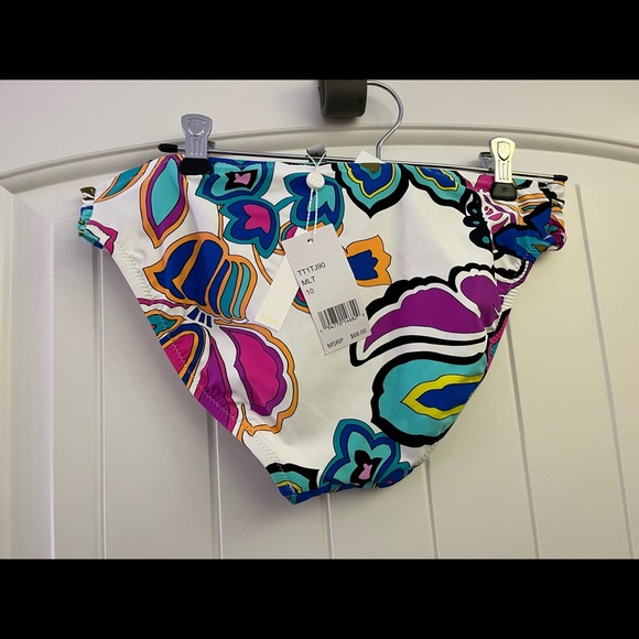 Flower Bikini bottom side scrunched detail - Picture 2 of 3